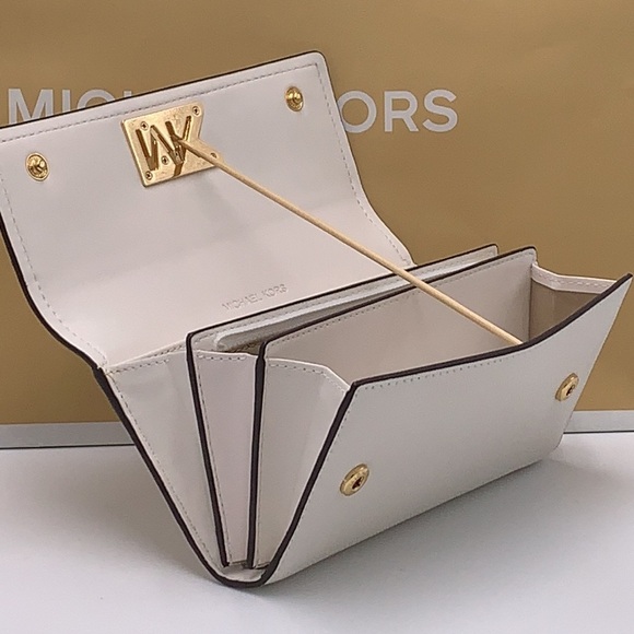 Brand New with Tag
Michael Kors Large Mimi Bifold Wallet
Color: Optic White - Picture 9 of 16